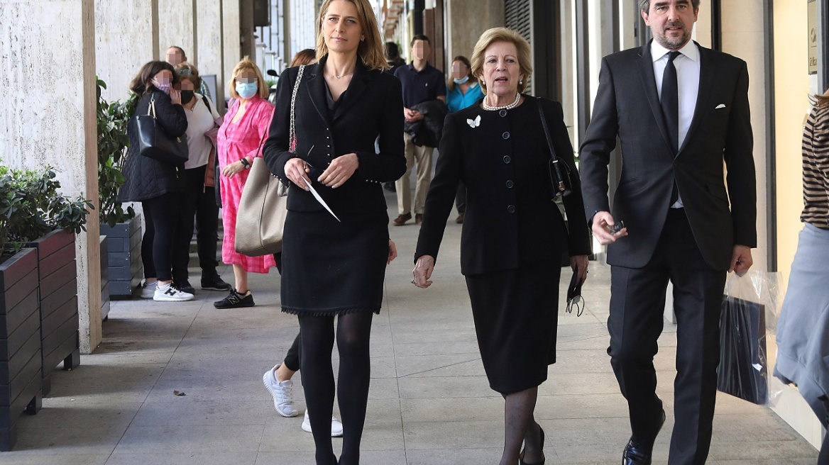Οικογενειακή έξοδος για τον Νικόλαο Γλίξμπουργκ, τη σύζυγο και τη μητέρα του - Εικόνες