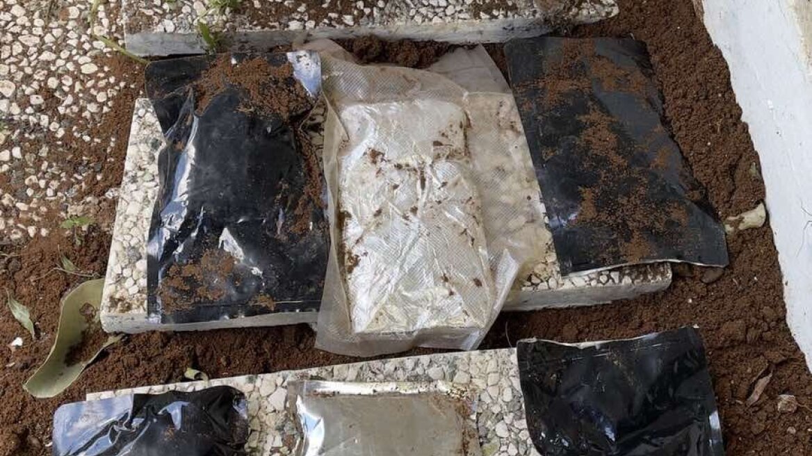 Πάτρα: Στα χέρια της ΕΛ.ΑΣ δύο αδέρφια που έπαιρναν ταχυδρομικώς από την Ολλανδία ηρωίνη και shisha