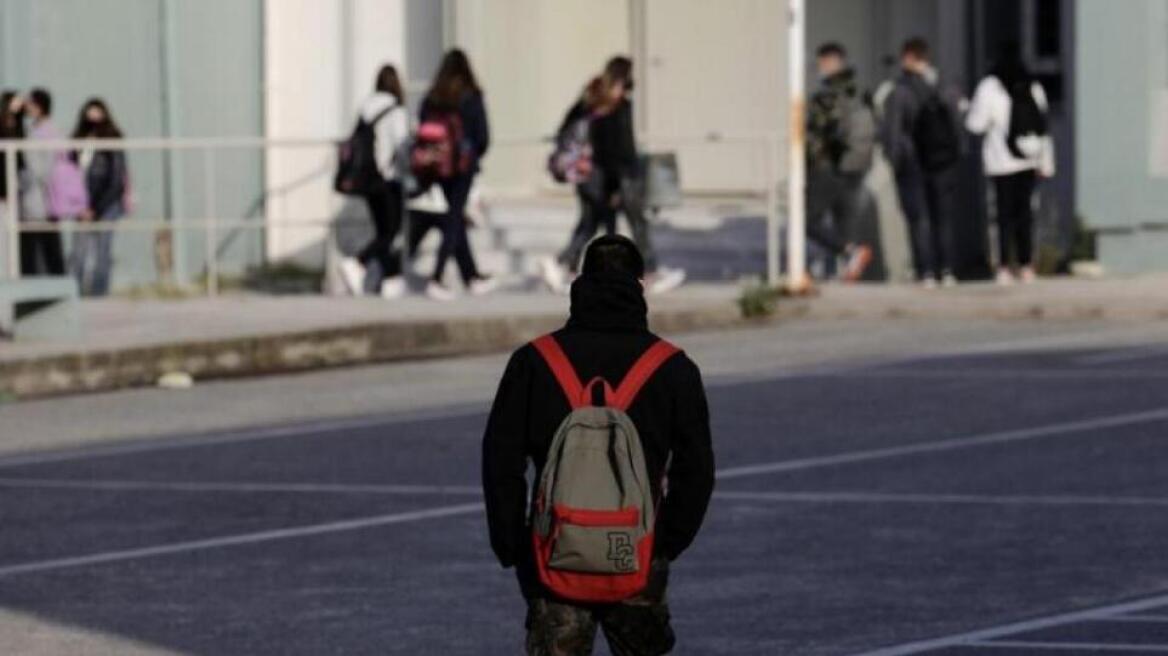 Λάρισα: Μαθητής πέταξε κροτίδα σε αίθουσα σχολείου