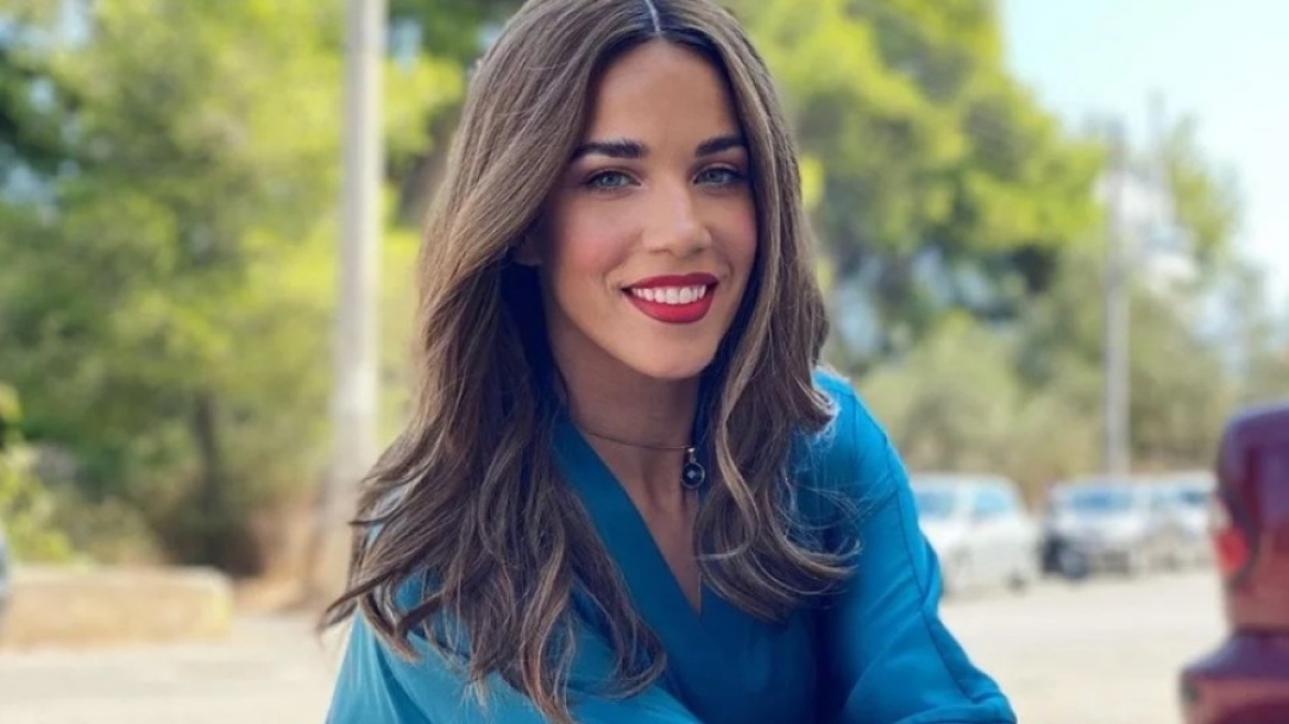 Η Κατερίνα Στικούδη φωτογραφίζει τον σύζυγό της στην κουζίνα 