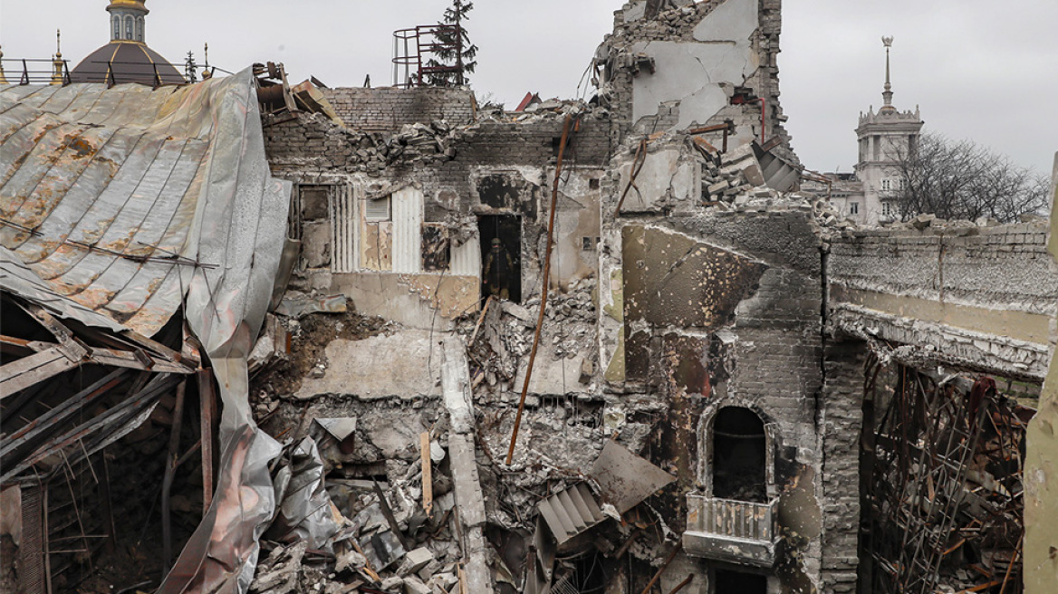 Πόλεμος στην Ουκρανία - Βυθισμένη στην κόλαση η Μαριούπολη: Βρέφη ανάμεσα στους 1.000 εγκλωβισμένους αμάχους στο Azovstal