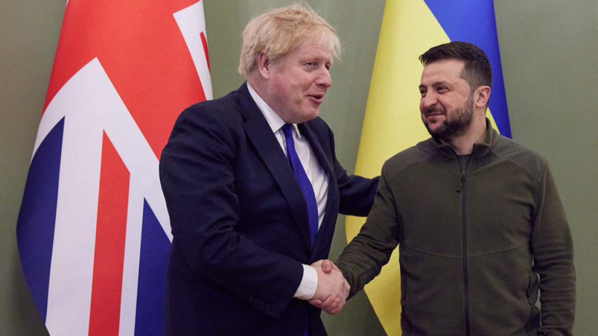 Πόλεμος στην Ουκρανία: «Νέα φάση» στρατιωτικής βοήθειας εξετάζει το Λονδίνο για το Κίεβο, τι είπαν Ζελένσκι - Τζόνσον