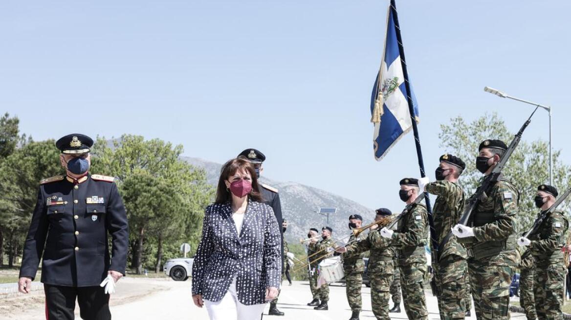 Σακελλαροπούλου: Αντλούμε πίστη και αισιοδοξία από τις Ένοπλες Δυνάμεις για το παρόν και το μέλλον της πατρίδας μας