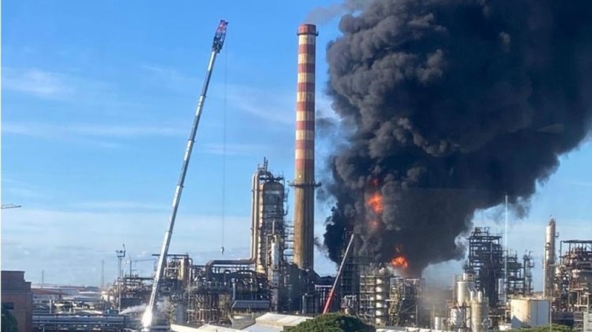 Νιγηρία: Τραγωδία με τουλάχιστον 80 νεκρούς ύστερα από έκρηξη σε παράνομο διυλιστήριο - Δείτε βίντεο