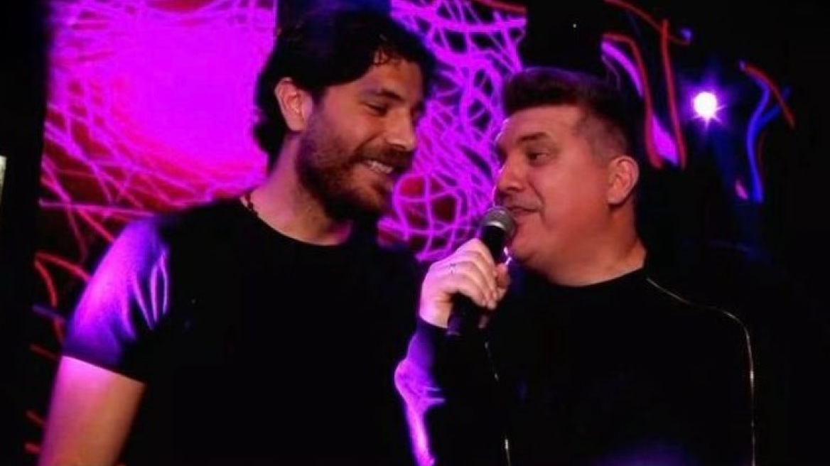 Ο Νίκος Μπάρτζης τραγουδά παραδοσιακά τραγούδια 