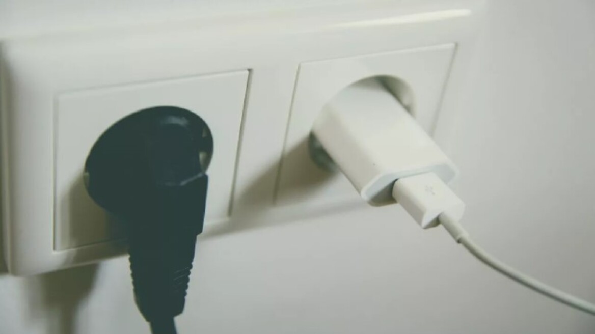 Οι συσκευές – βαμπίρ που μας «κοστίζουν» δύο μηνιαίους λογαριασμούς ρεύματος