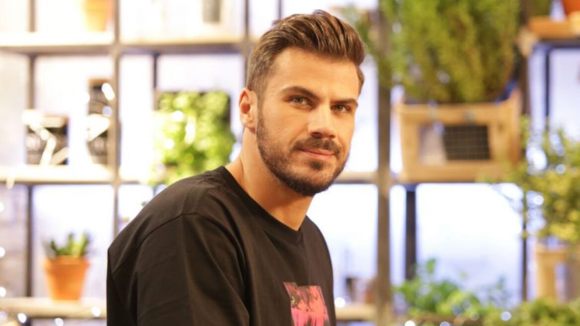 Άκης Πετρετζίκης: Το στιγμιότυπο με τον 10 μηνών γιο του