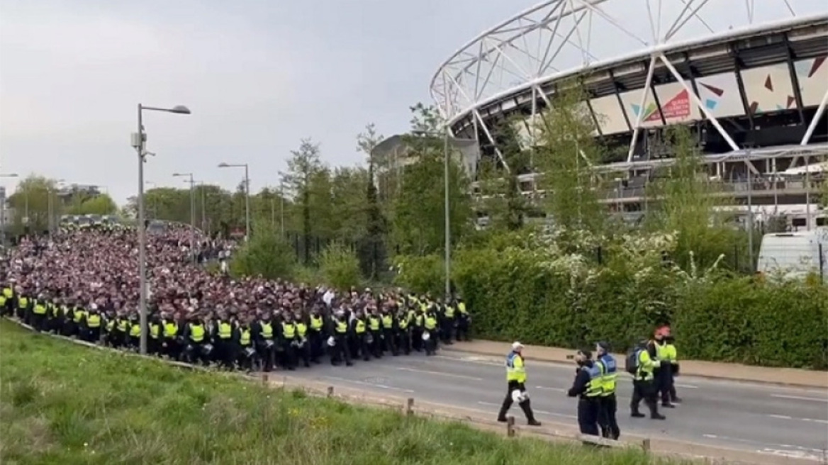 Άιντραχτ: Απόβαση και στο Λονδίνο, μόνο 3.000 μπήκαν στο γήπεδο