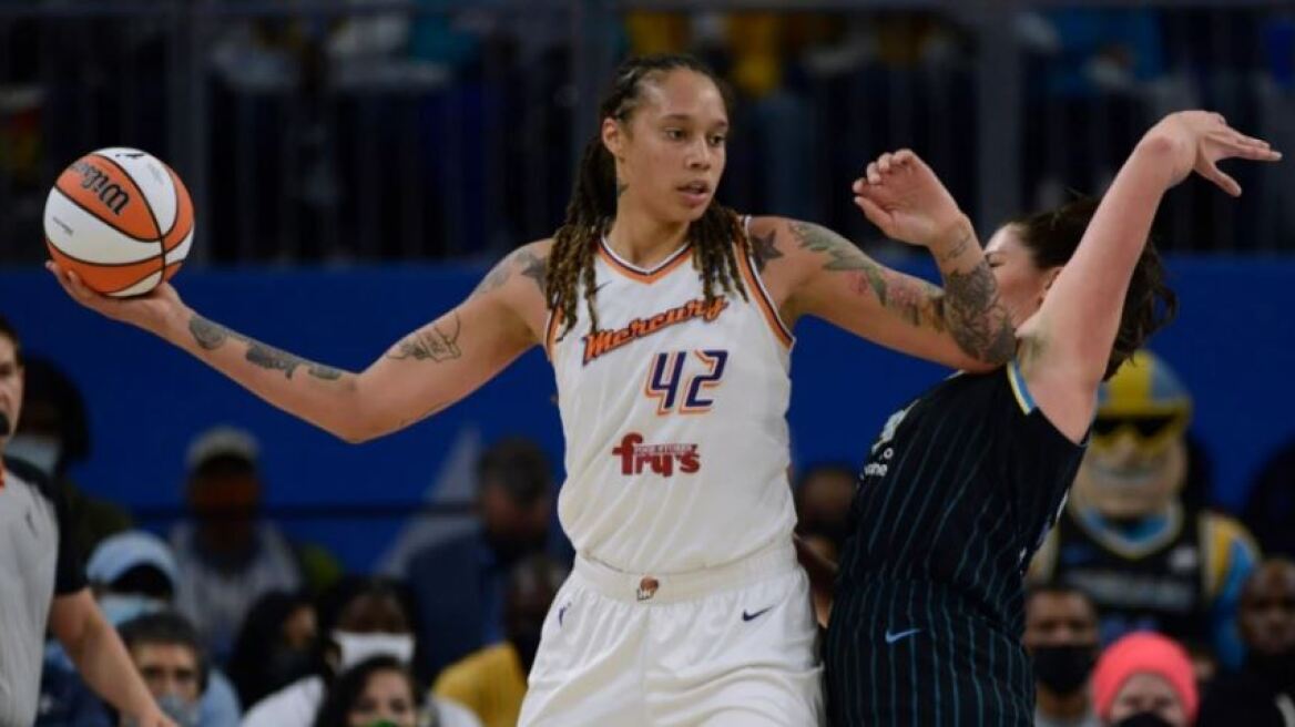 WNBA: Τα αρχικά της φυλακισμένης στη Ρωσία  Μπρίτνεϊ Γκράινερ στα παρκέ των ομάδων 