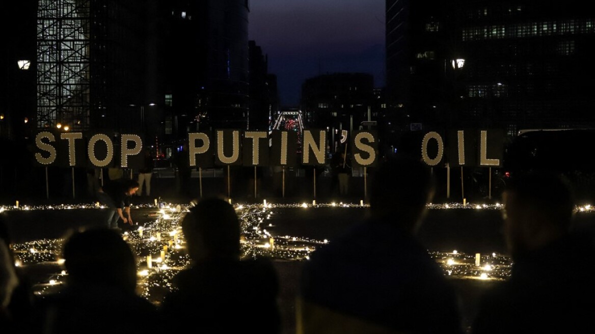 Πόλεμος στην Ουκρανία: Η Ευρωπαϊκή Επιτροπή εισηγείται εμπάργκο στο πετρέλαιο της Ρωσίας