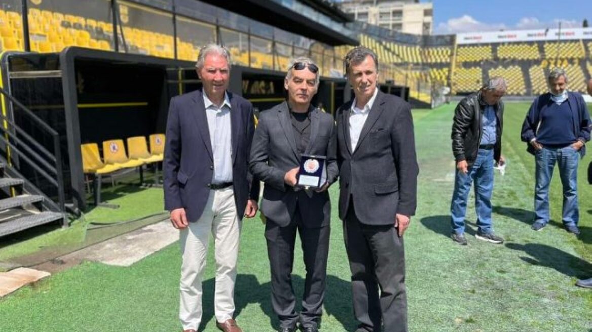 Δολοφονία Άλκη: Οι γονείς του για πρώτη φορά στο γήπεδο του Άρη μετά τη δολοφονία 