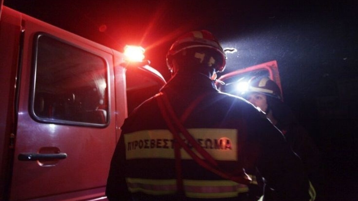 Ένας ελαφρά τραυματίας από τη φωτιά κοντά στη ΓΑΔΑ στους Αμπελόκηπους 