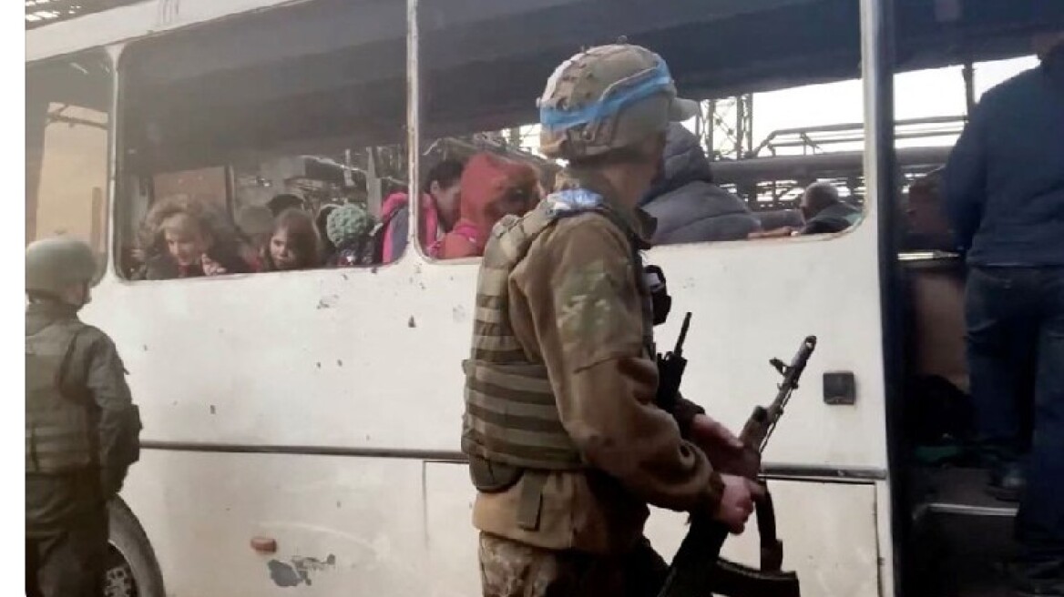 Ουκρανία: Οι Ρώσοι άνοιξαν πυρ σε όχημα που κατευθυνόταν στο Azovstal για να απομακρύνει αμάχους