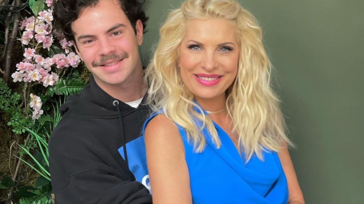 Ελένη Μενεγάκη: Ποζάρει με τον Άγγελο Λάτσιο στα παρασκήνια της εκπομπής της 