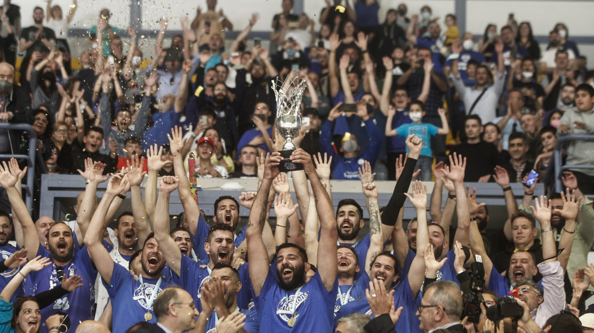 Μπουρούσης: Κρέμασε τα παπούτσια του στη φιέστα ανόδου της Καρδίτσας 