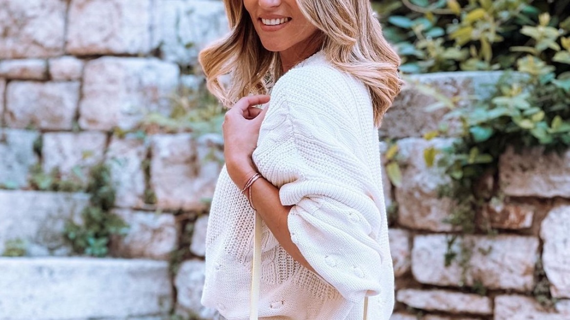 Η Αθηνά Οικονομάκου με φουσκωμένη κοιλιά - Φωτογραφίες