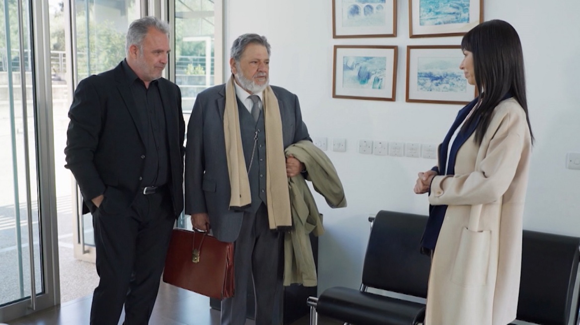 Στη «Γη της Ελιάς» η οικογένεια Καπερνάρου έχει χωριστεί σε δύο στρατόπεδα