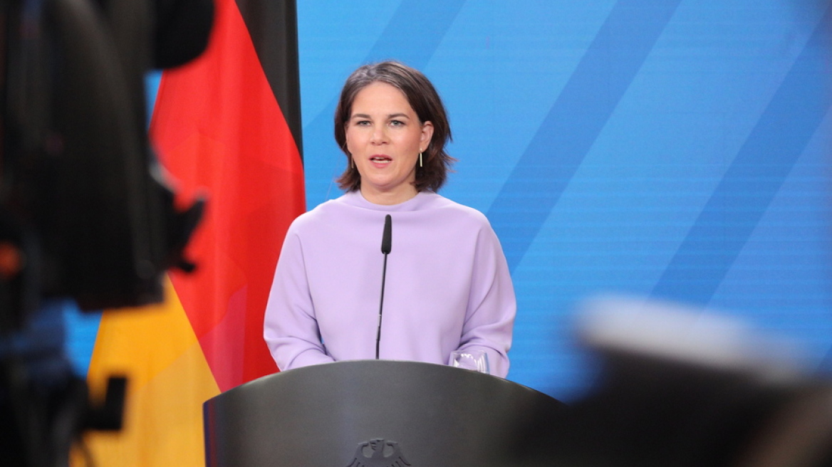 Στην Αθήνα η Μπέρμποκ - Θα συναντηθεί με τον Μητσοτάκη αύριο