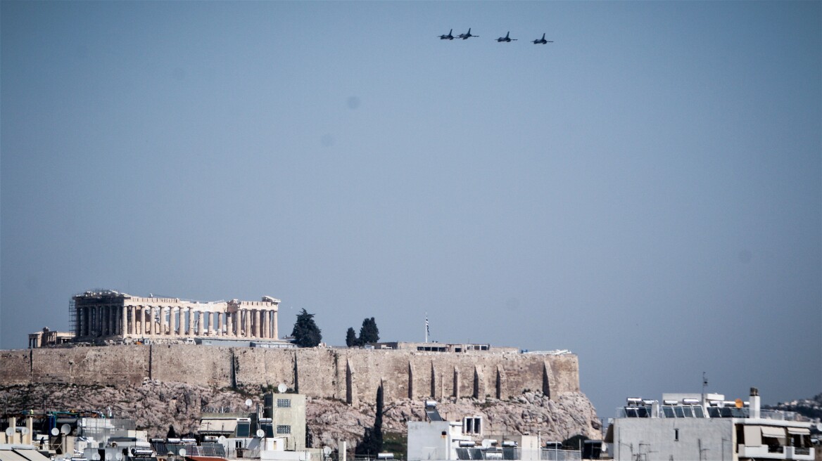 Πάνω από την Ακρόπολη θα πετάξουν σήμερα τέσσερα αεροσκάφη C-130