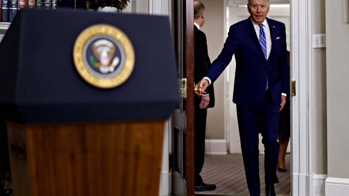 Ο Μπάιντεν εξετάζει τρόπους για να προστατεύσει το δικαίωμα των γυναικών στην άμβλωση