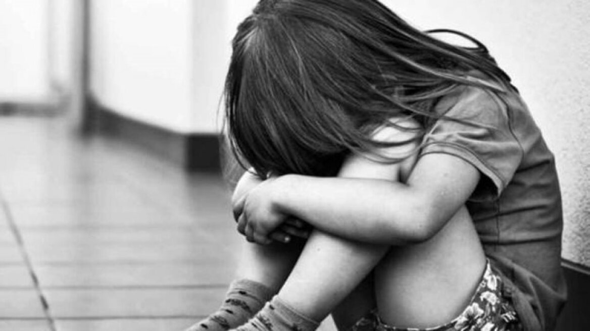 Φρίκη στο Ηράκλειο: Βασανιστήρια για έξι μήνες πέρασαν τα τέσσερα κορίτσια από τη μητέρα τους και τον σύντροφό της 