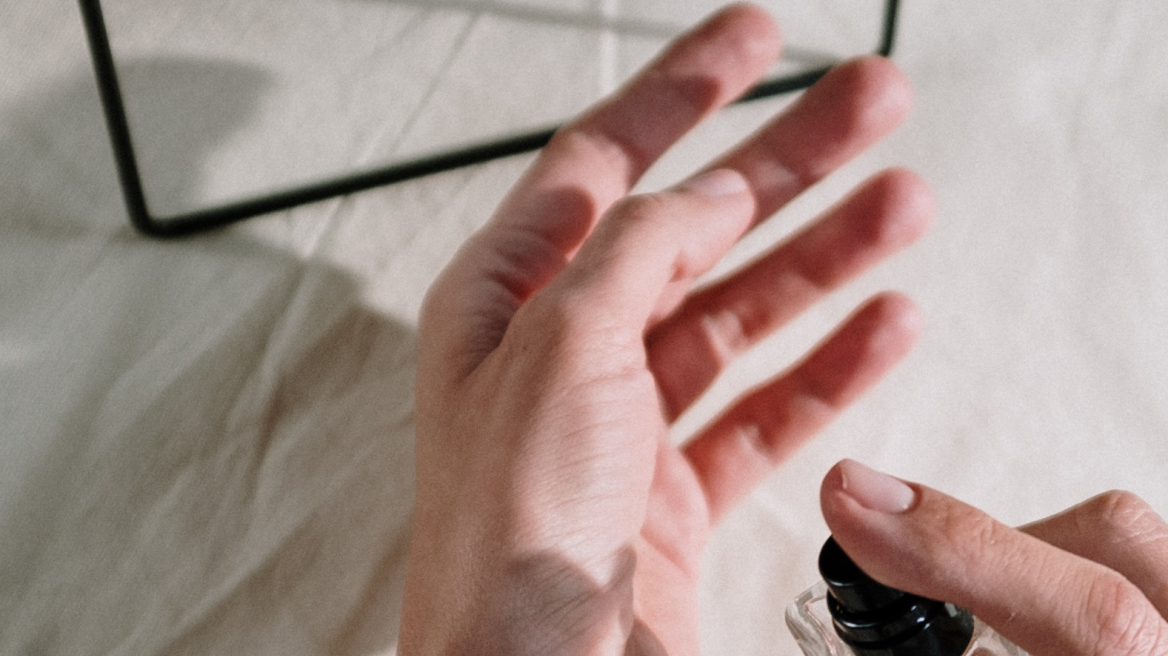 10 αρώματα που μόλις κυκλοφόρησαν και κλείνουν στα μπουκάλια τους την άνοιξη