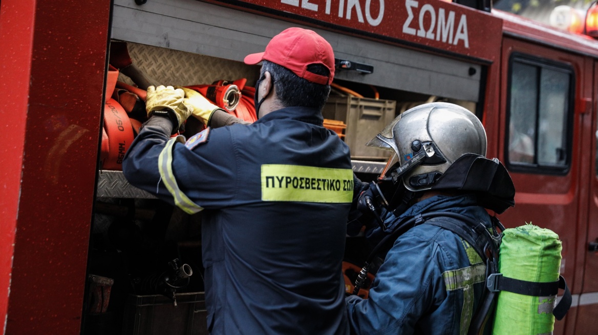 Υπό μερικό έλεγχο η φωτιά στην Ελευσίνα