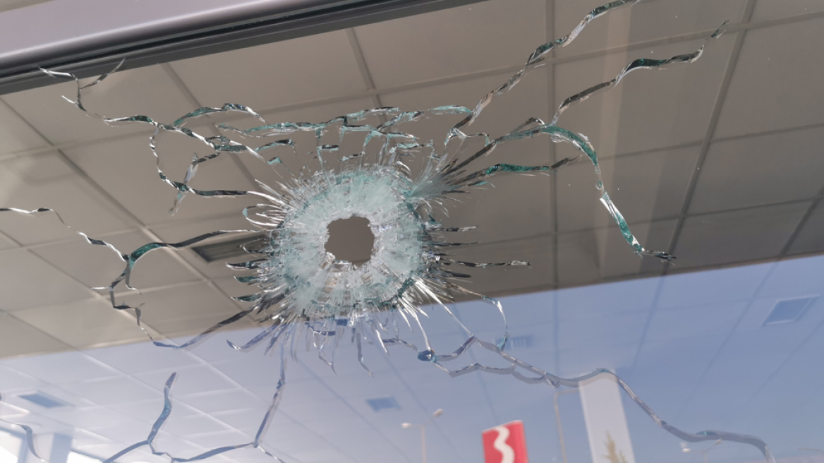 Θεσσαλονίκη: Αυτό είναι το Καλάσνικοφ με το οποίο «γάζωσαν» το πρατήριο του προέδρου Βενζινοπωλών