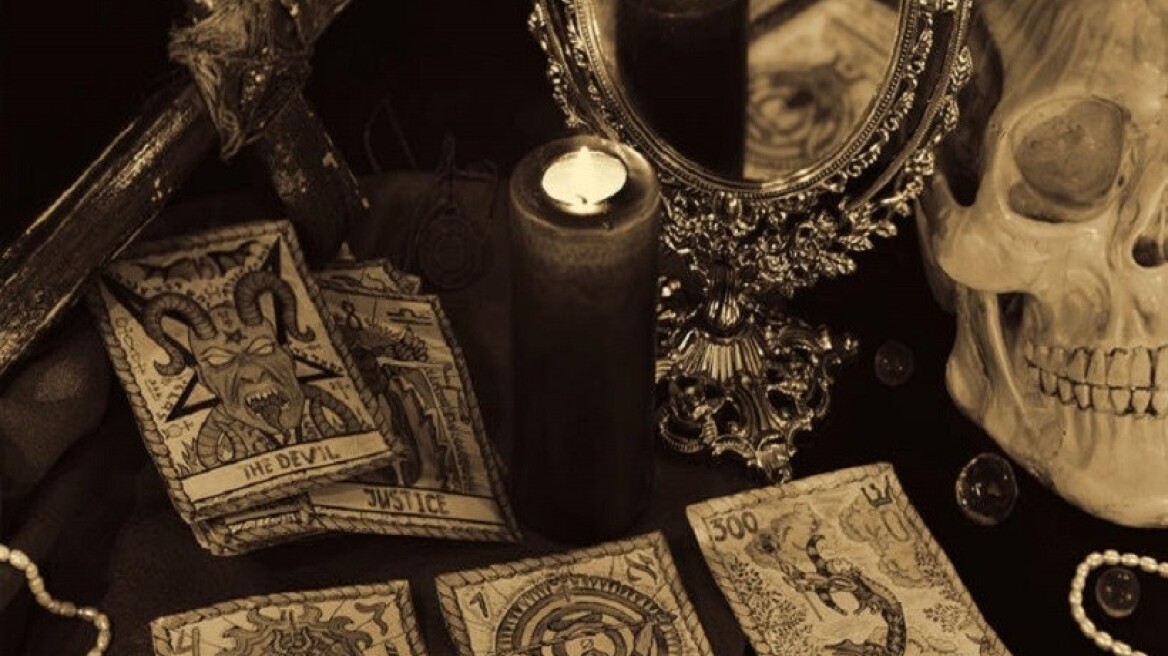 Αχαΐα: Τους έπεισαν ότι είχαν πέσει θύματα μαύρης μαγείας και τους απέσπασαν χιλιάδες ευρώ