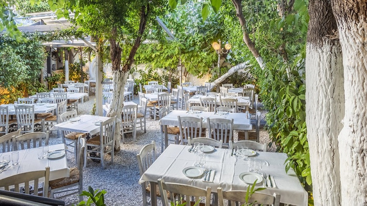 5 ταβέρνες με αυλή για παραδοσιακό ελληνικό φαγητό