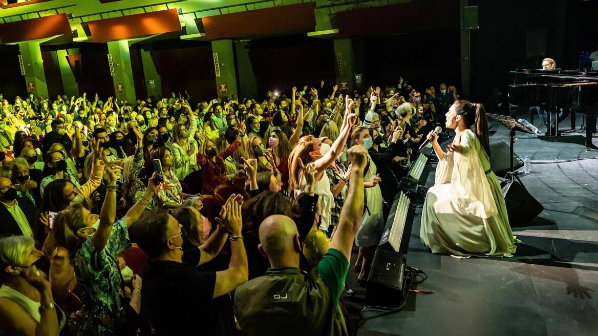 Στέφανος Κορκολής: «Όρθιο» όλο το Παλλάς στη δεύτερη συναυλία του - Δείτε βίντεο και φωτογραφίες