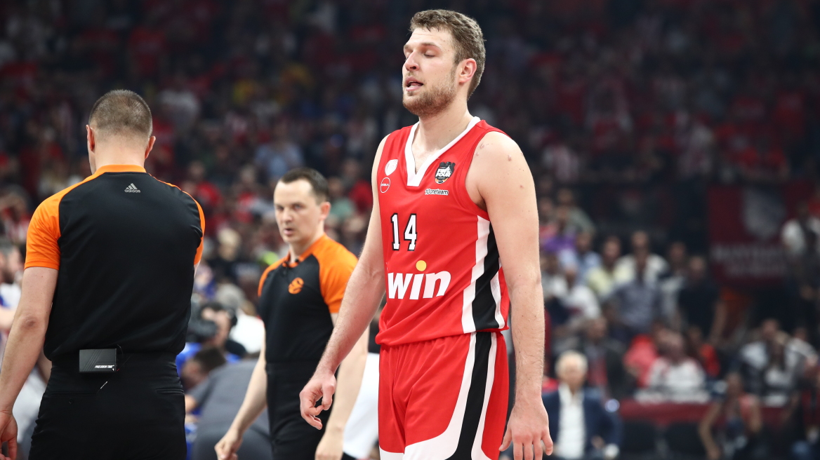 Βεζένκοβ: «Αναλαμβάνω την ευθύνη, πρέπει να πάρουμε το πρωτάθλημα»