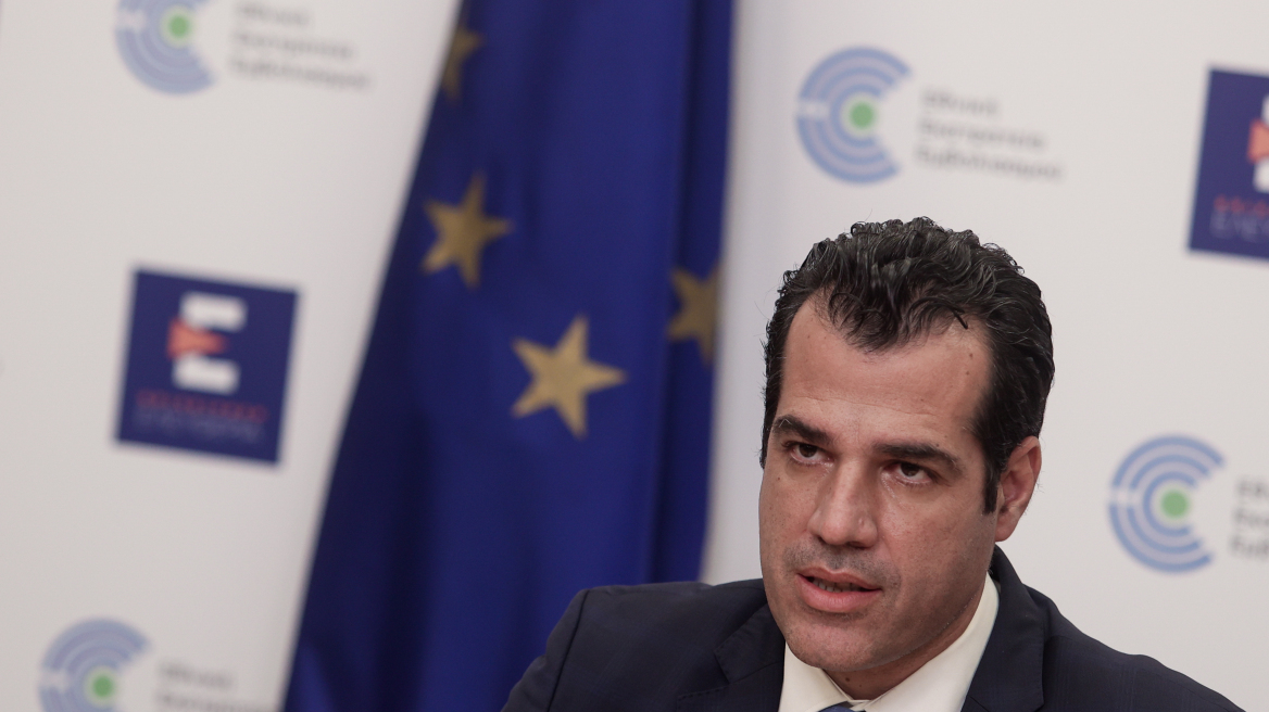 Πλεύρης στη σύσκεψη με τους διοικητές των Υγειονομικών Περιφερειών: Τα νοσοκομεία να συμπεριφέρονται με ανθρωπιά 