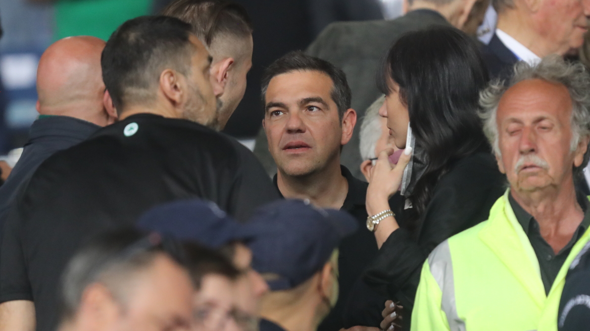 Στο ΟΑΚΑ για τον Τελικό Κυπέλλου ο Αλέξης Τσίπρας - Δείτε φωτογραφίες