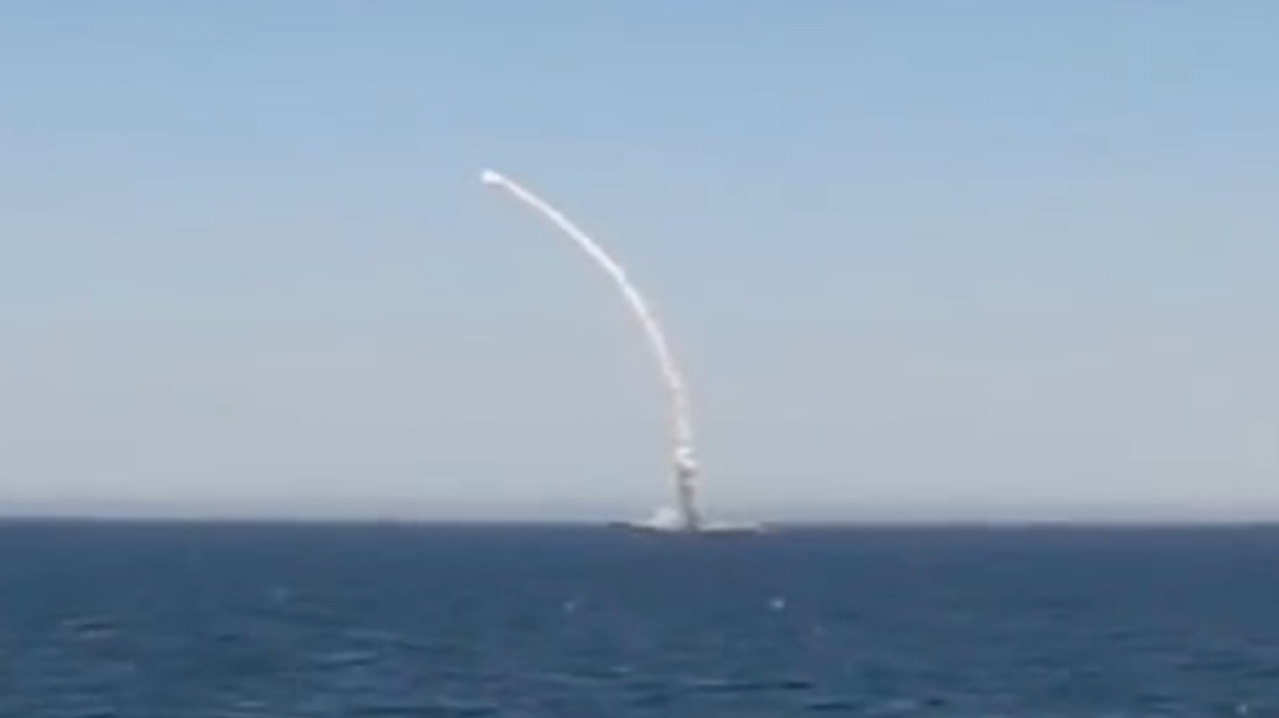 Πόλεμος στην Ουκρανία: Φορτίο με παρτίδες όπλων από τη Δύση, ανέφεραν πως «χτύπησαν» οι Ρώσοι