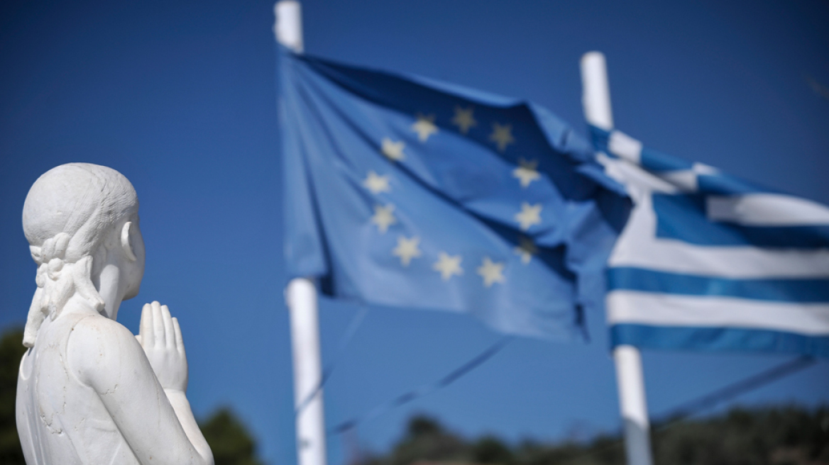 Κομισιόν: Εύσημα για Ελλάδα, δόση 748 εκατ. ευρώ και στο βάθος… έξοδος από την αυστηρή επιτήρηση