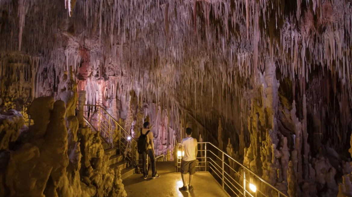 Μια σπάνια εμπειρία στο Σπήλαιο Καστανιάς στη Λακωνία -Ένα «γλυπτό» της Φύσης με τρία εκατομμύρια χρόνια ζωής 