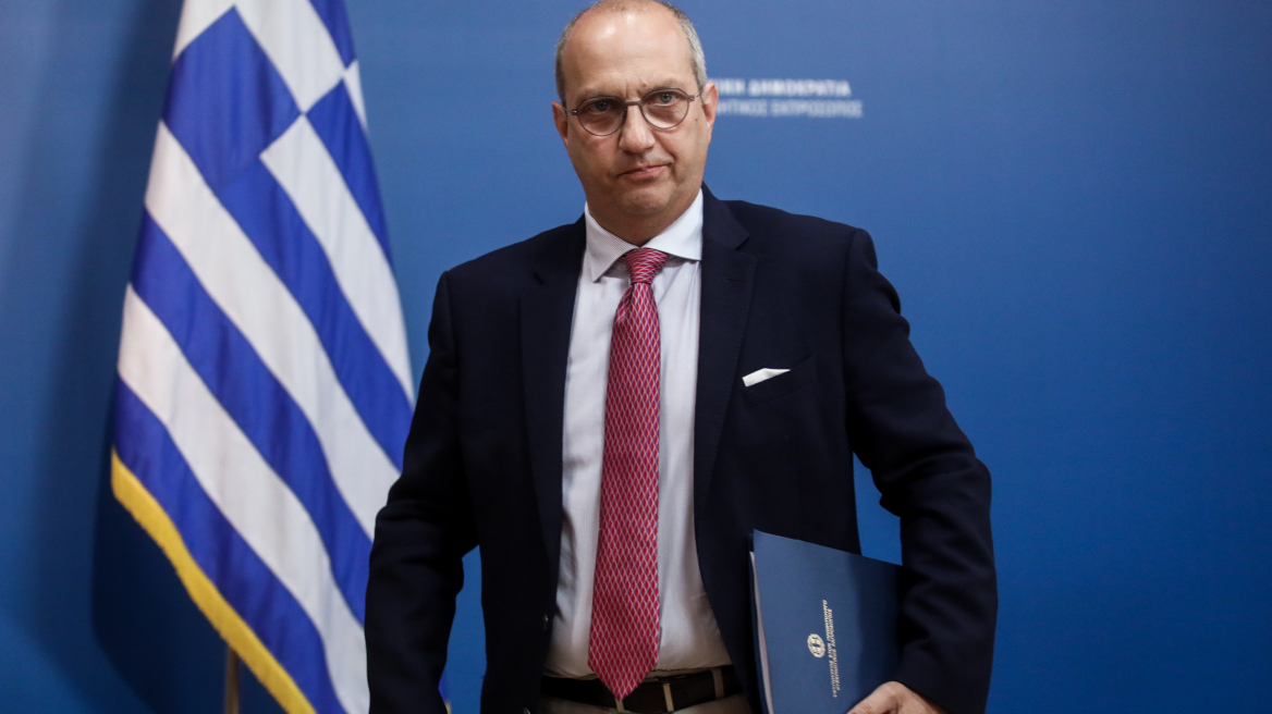 Οικονόμου: Η κυβέρνηση εξαντλεί κάθε δημοσιονομικό περιθώριο που υπάρχει