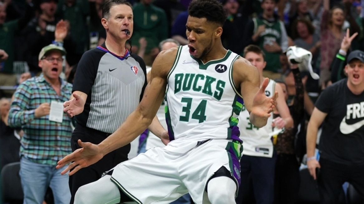 Αντετοκούνμπο: Στην καλύτερη πεντάδα του ΝΒΑ ο Γιάννης