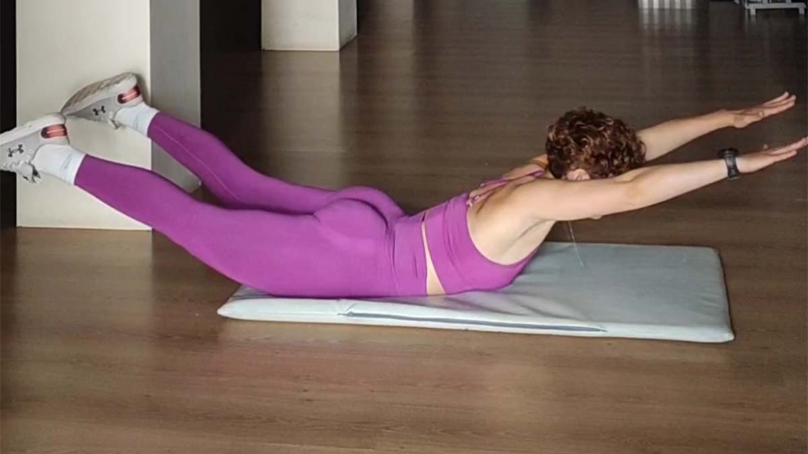 Workout 4 ασκήσεων για δυνατό και ευλύγιστο σώμα