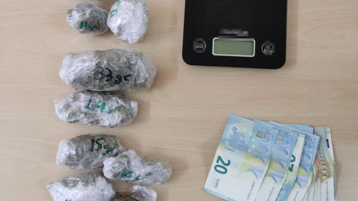 Ιωάννινα: Ανδρας συνελήφθη με «φιξάκια» κάνναβης έτοιμα για πώληση
