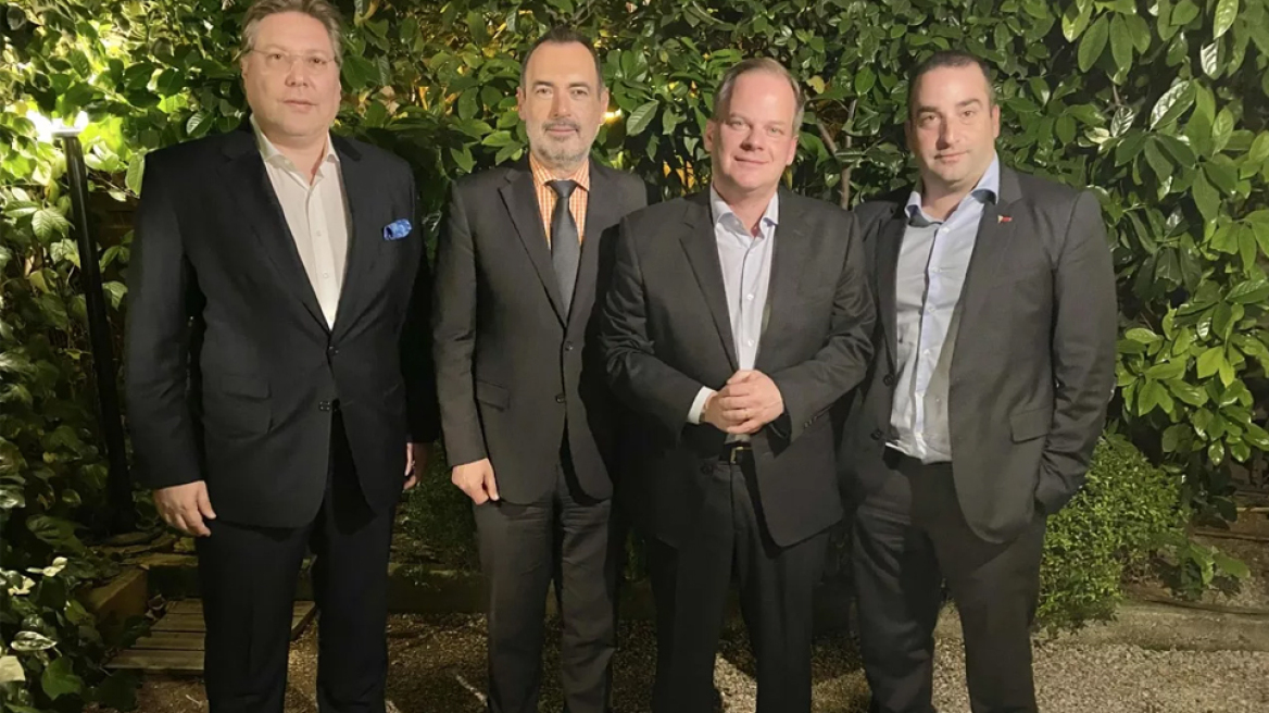 Καραμανλής προς ξένους διπλωμάτες: Η Ελλάδα εξελίσσεται σε ενεργειακό κόμβο με τα έργα υποδομών και μεταφορών
