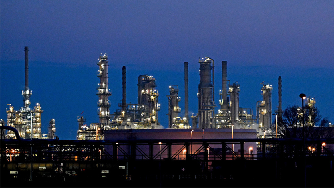 «Φωτιά» πήραν οι τιμές πετρελαίου μετά την άνοδο των πωλήσεων στις ΗΠΑ που «ανασταίνουν» την Wall Street