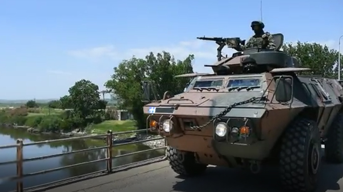 Δείτε βίντεο: Τα «θηριώδη» M1117 του ελληνικού στρατού θωρακίζουν τον Έβρο