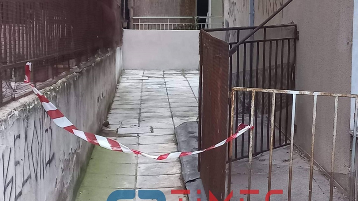 Θεσσαλονίκη: Νεκρή 27χρονη που έπεσε από πέμπτο όροφο διαμερίσματος - Βρέθηκε μέσα σε «λίμνη αίματος» φορώντας μόνο τα εσώρουχα