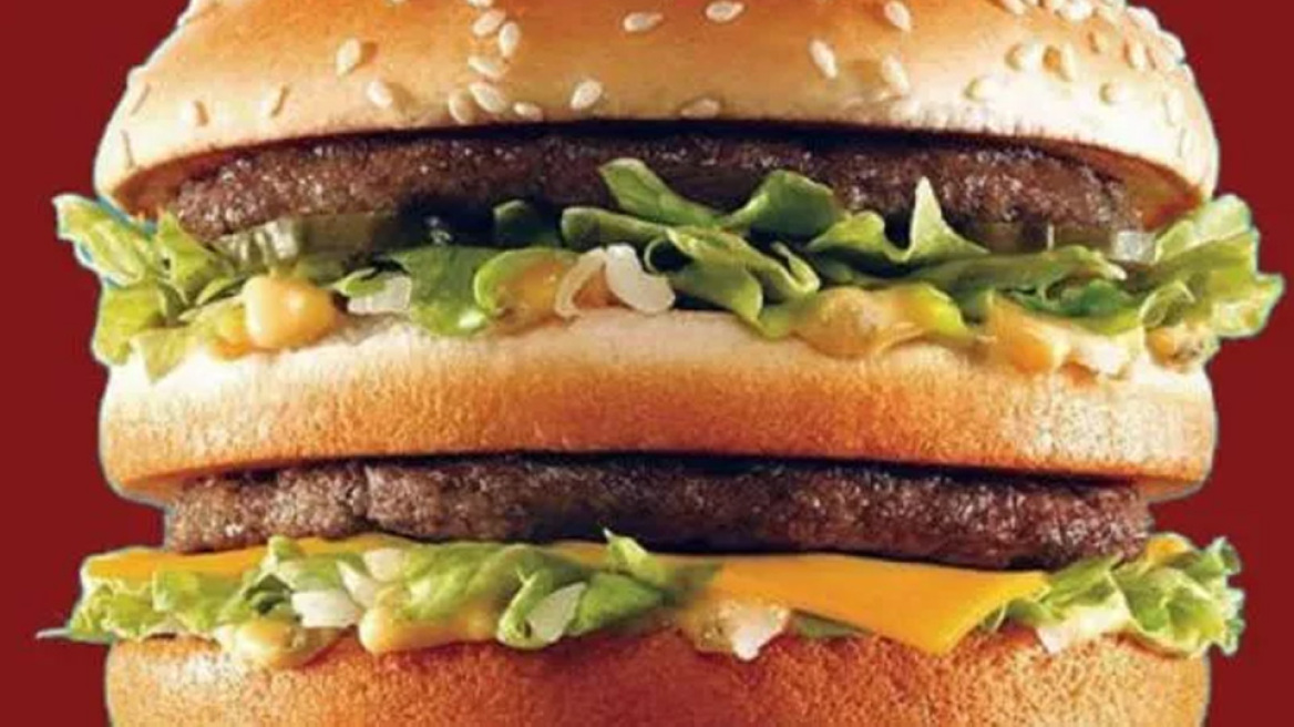 Πώς άλλαξε την τιμή του χάμπουργκερ ο πληθωρισμός μέσα σε έναν χρόνο