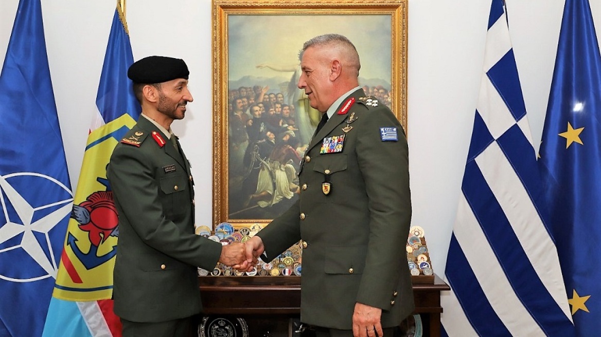 Ο αρχηγός ΓΕΕΘΑ συναντήθηκε με τον αρχηγό των Χερσαίων Δυνάμεων των Ηνωμένων Αραβικών Εμιράτων