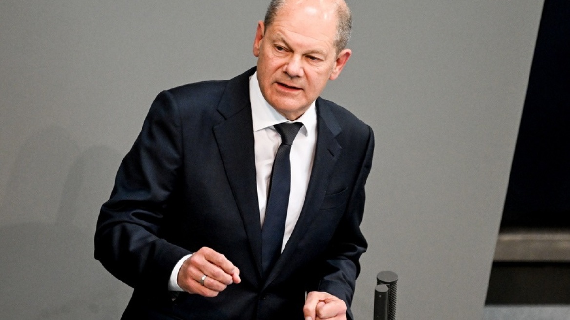 Σολτς: Συμφώνησα με τον Μητσοτάκη για παράδοση όπλων στην Ουκρανία