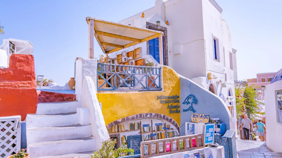 8 πανέμορφα μικρά βιβλιοπωλεία σε ελληνικά νησιά