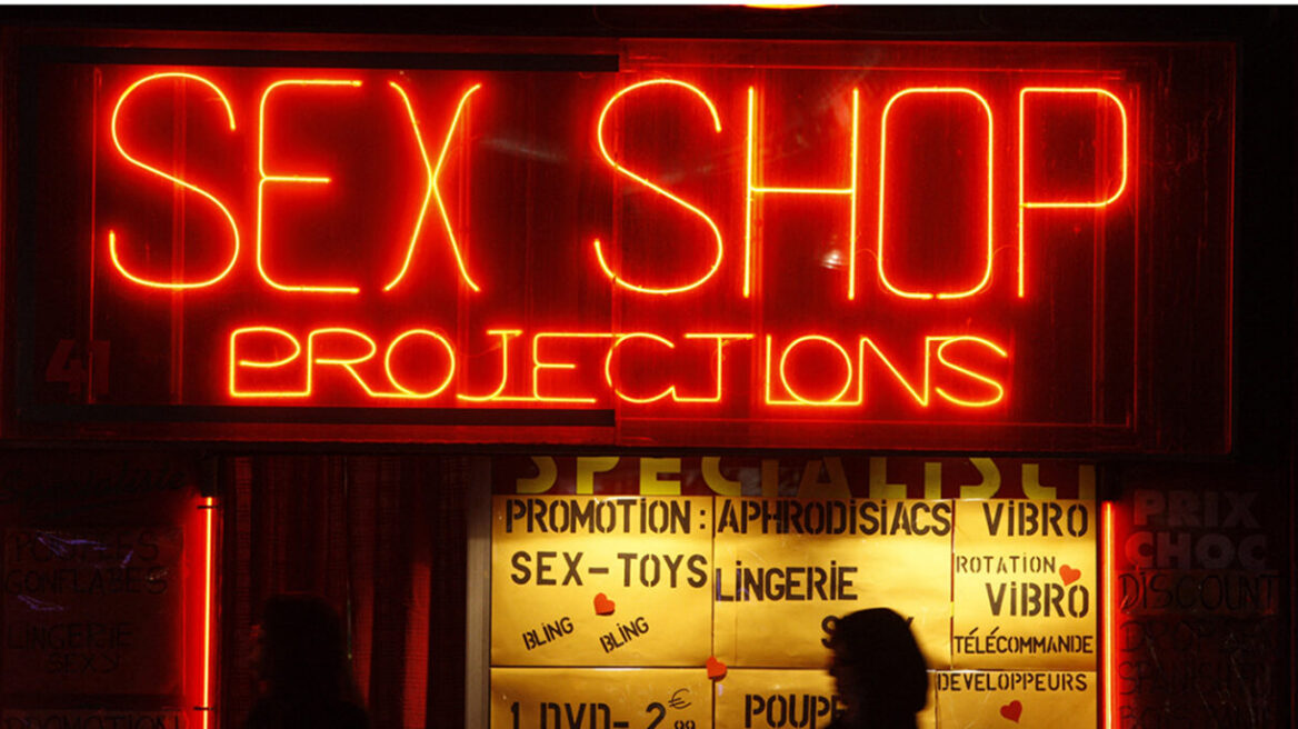 Είναι ταμπού να μπαίνουμε σε sex shop;